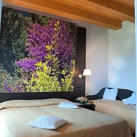 Al Poggio Hotell 3*