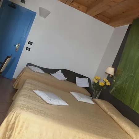 Al Poggio Отель Сестола