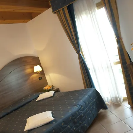 Al Poggio Отель Сестола